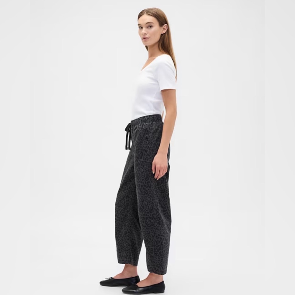 Gap Mid-Rise Black Leopard Print Pull-On Barrel Jeans NWOT M Skater Baggy BoHo